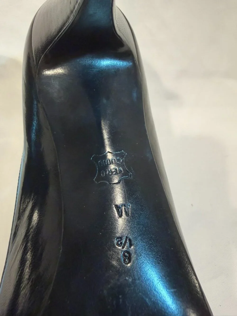 Bruno Magli Vintage Black Leather Pumps Heels Pointed Toe Women’s Narrow AA 8.5 - Picture 3 of 7